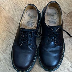 Vintage Dr. Martens, Oxford, Woman’s US 6, UK 4, color Burgundy